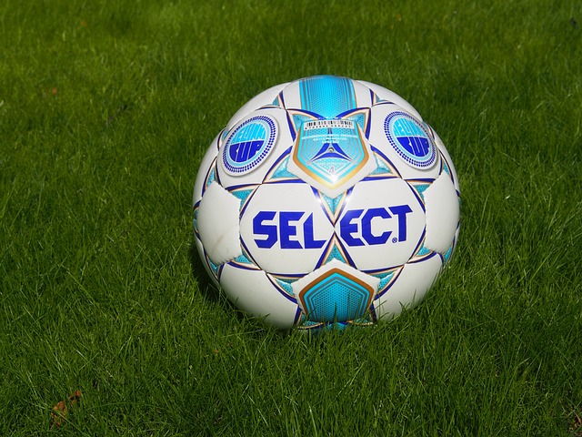 雷迪克：东契奇的决策能力很强 他控球&詹姆斯快下时就有好事发生.