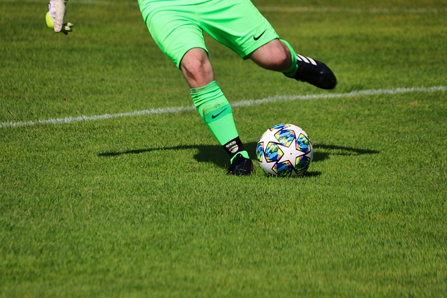 油箱见底王钰栋被换下，徐阳：次次都跑，得跟奥乌苏请教请教经验.